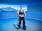 Fourier ExoMotus M4 alt ekstremite eksoiskelet rehabilitasyon robotu